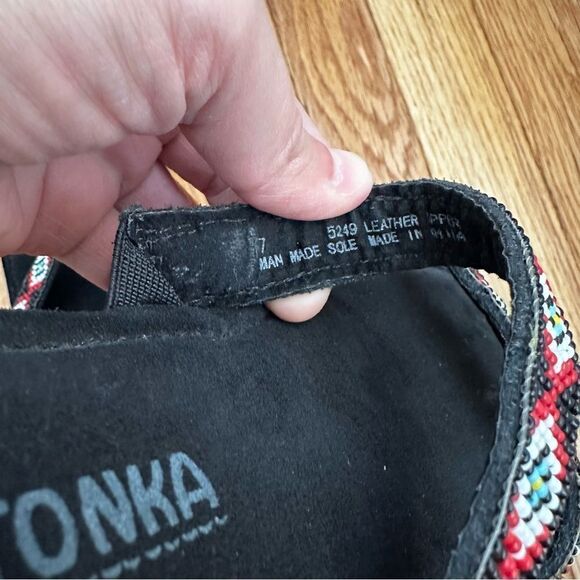 Minnetonka Beaded Leather Sandals Women’s Sz 7 Black/ Red/ White - Picture 6 of 8